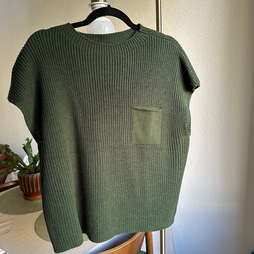 Green Sleeveless Sweater with Pocket